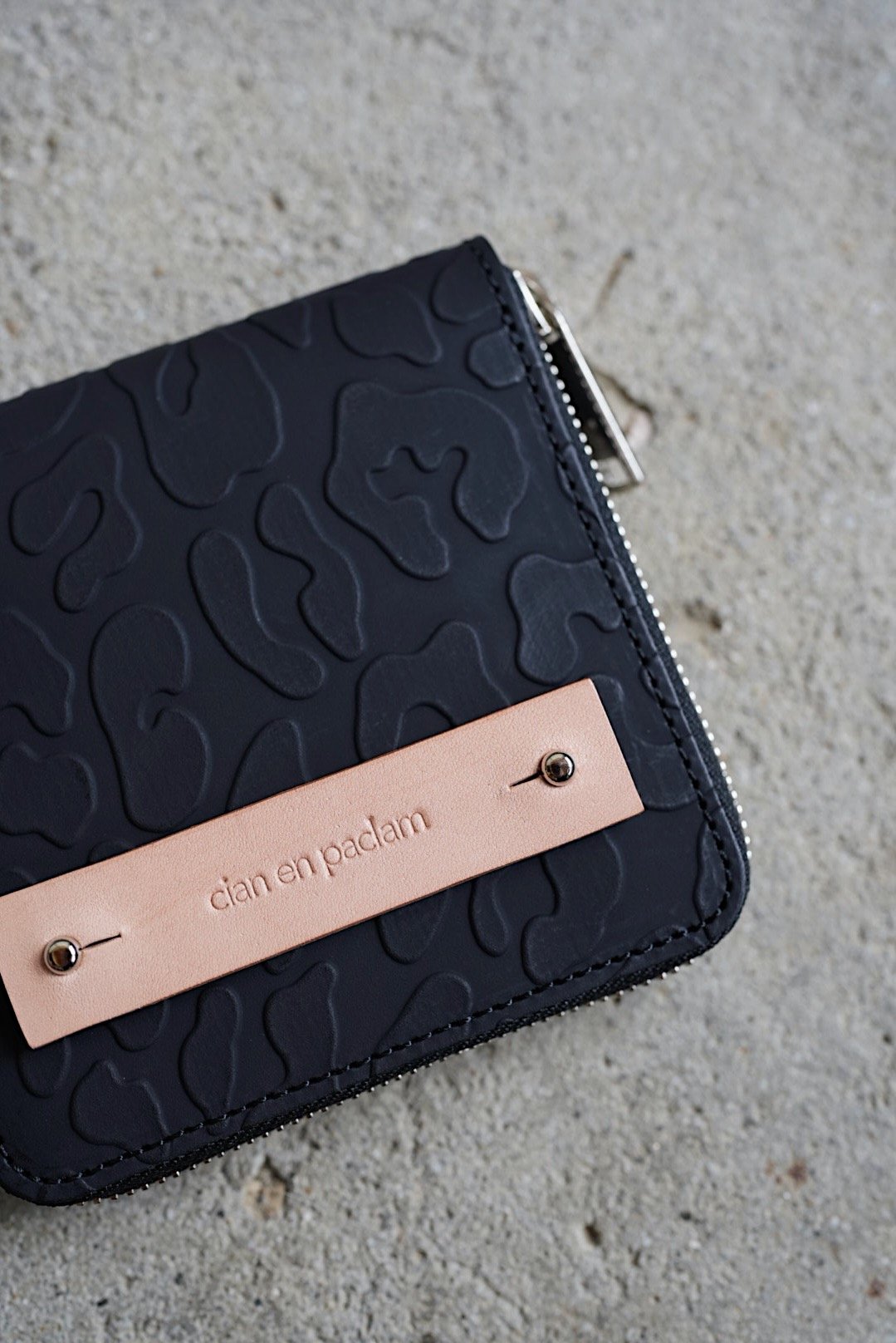 Round zip wallet➖panther black➖ | cian en paclam