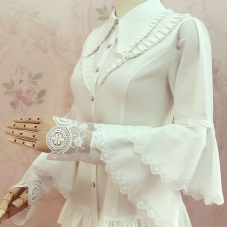 ロリータ  ブラウス  長袖 ベルスリーブ お花 レース スリム 豪華 クラシック
