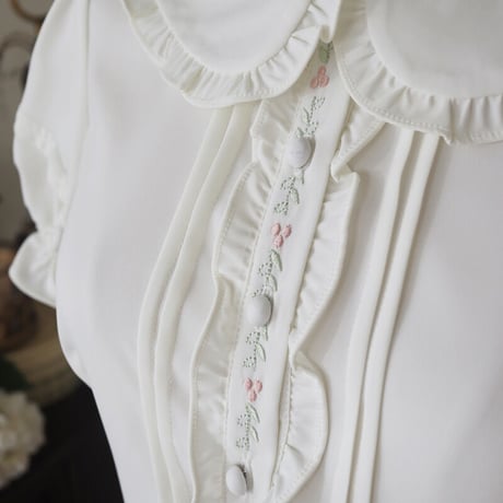 ロリータ ブラウス 丸襟 ガーリー かわいい シャツ トップス シフォン パフスリーブ フリル 刺繍 半袖 長袖