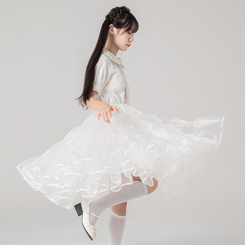 ボリュームたっぷりのサテン&チュールプリンセス白ドレス ボリュームたっぷりのサテン&チュールプリンセス白ドレス