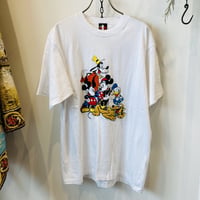 ISSUETHINGS （イシューシングス)   hand embroidery used print tee.  by kimiko yoshino