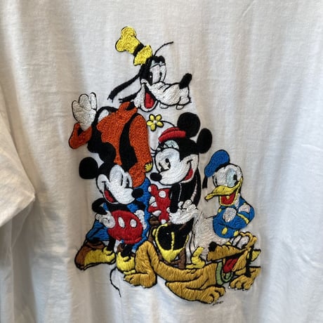 ISSUETHINGS （イシューシングス)   hand embroidery used print tee.  by kimiko yoshino