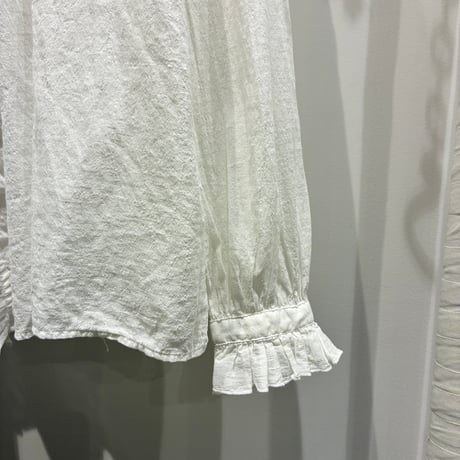 TIGRE BROCANTE（ティグルブロカンテ） Feather Frill Blouse（フェザーフリルブラウス）