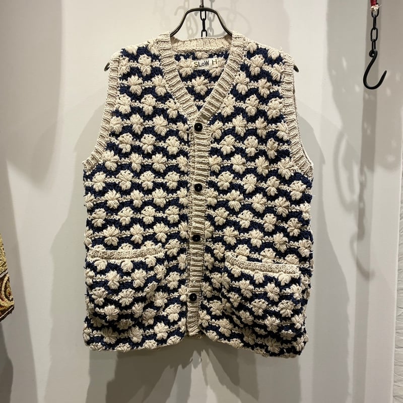 ソ*ル様 新品‼︎ Slow H スローハンズ ケーブル編み ニットベスト ネイ SLOW HANDS（スローハンズ） Cotton Crochet Knit Vest （コ