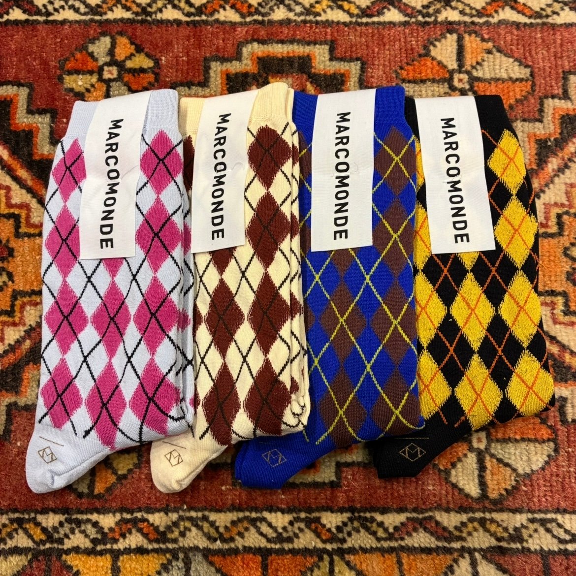 【美品】MARCOMONDE マルコモンド　幾何学模様おしゃれニット　ブラック 美品】MARCOMONDE マルコモンド 幾何学模様おしゃれニット ブラック
