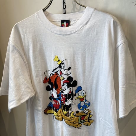 ISSUETHINGS （イシューシングス)   hand embroidery used print tee.  by kimiko yoshino