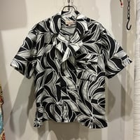 根津洋品店 NEZU YOHIN TEN (ネズヨウヒンテン)  VACATION SHIRTS（100811) / フローラルバックカットJQ OPシャツ