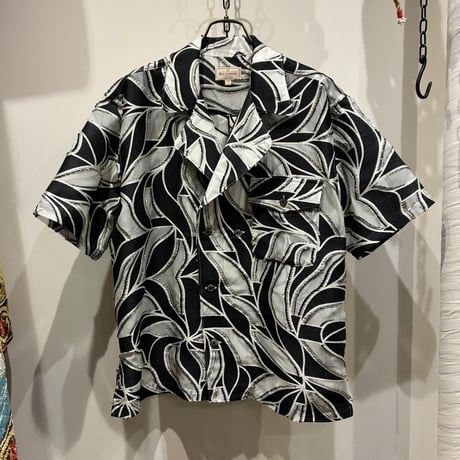 根津洋品店 NEZU YOHIN TEN (ネズヨウヒンテン)  VACATION SHIRTS（100811) / フローラルバックカットJQ OPシャツ