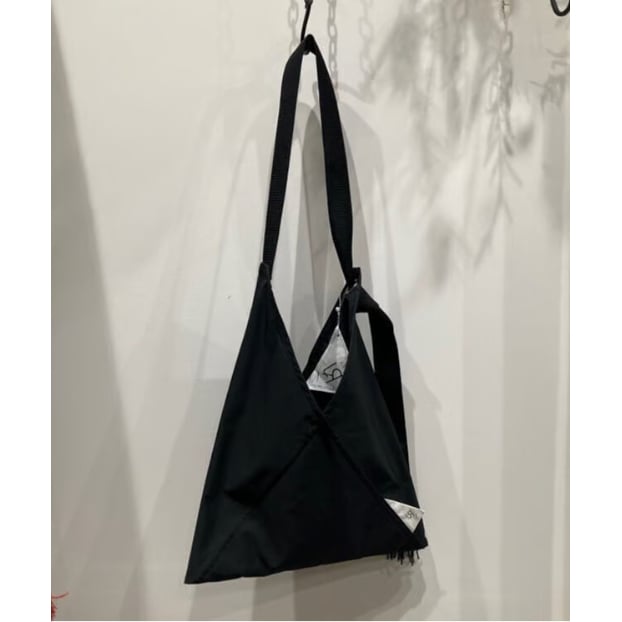 LR by LIVERAL ブラックショルダーバッグ fit=scale-down,w=1200