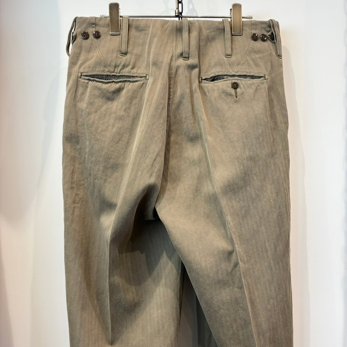 MAATEE&SONS (マーティーアンドサンズ) CHINO TROUSER ドゥルン MAATEE&SONS (マーティーアンドサンズ) CHINO TROUSER ドゥルン