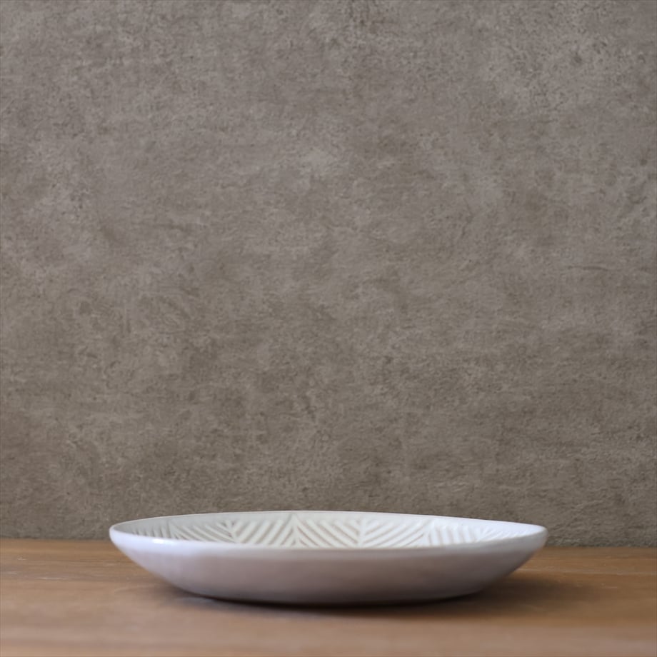 矢羽根模様7寸皿（白萩釉） | 萩焼窯元 松光山