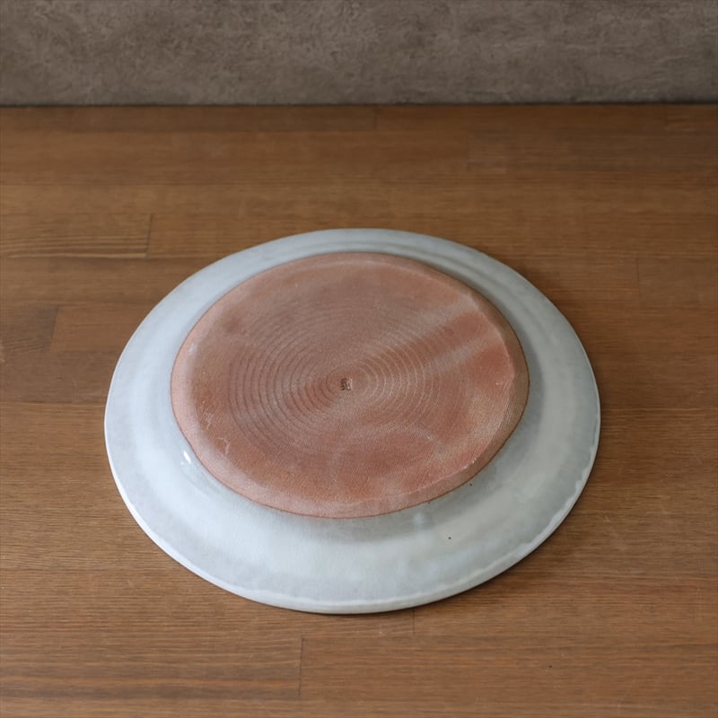 皿　光沢 7寸丸皿 蒔地漆薄白／田澤祐介 | うつわと暮らし 凛 ONLINE SHOP