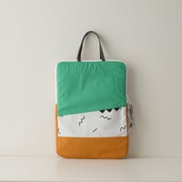 タブレットケース　グリーン×ジグザグ×キャメル