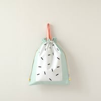 持ち手付きお着替え巾着　ミント×スクエア