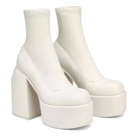 WHITE♡chunky  boots sho-218