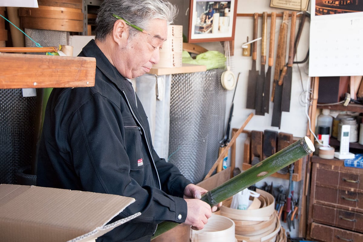 小田原人① 二段｜一生モノ｜節なし8mm細の国産竹網代が美しい、横溝さんの檜の