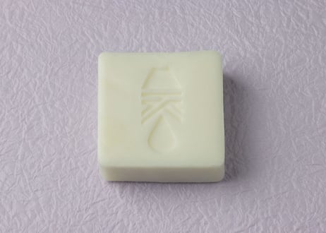 紫根（しこん）石鹸（石鹸100ｇ１個＋シコンエキスコラボ箱）