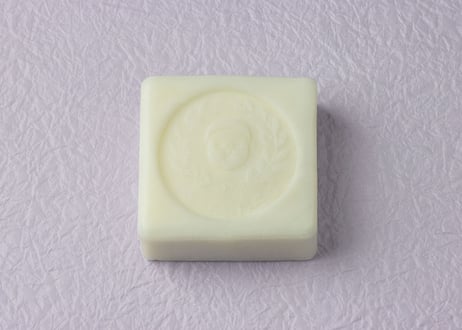 紫根（しこん）石鹸（石鹸100ｇ１個＋シコンエキスコラボ箱）
