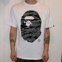 APE x UNDEFEATED Tシャツ