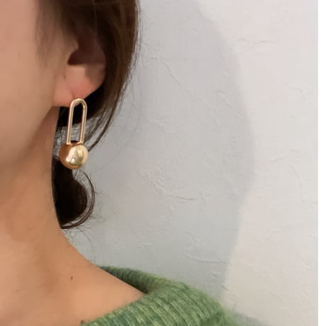 ボールピアス