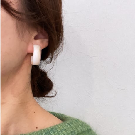 アクリルC型イヤリング