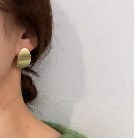 楕円型ピアス