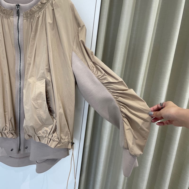 タフタギャザーブルゾン　エムプルミエブラック　新品　試着のみ タフタギャザーブルゾン エムプルミエブラック 新品 試着のみ タフタ