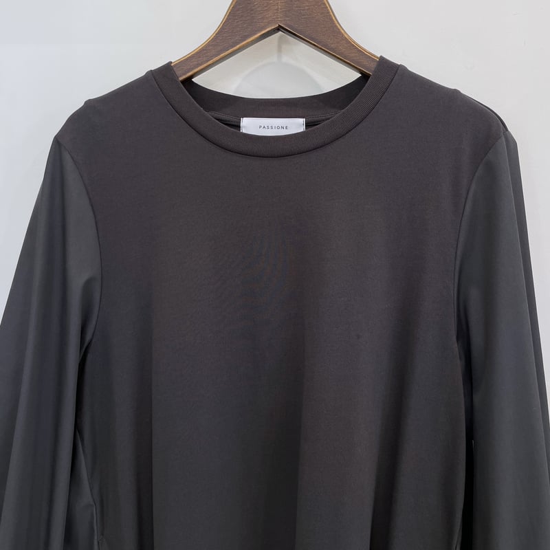新品未使用！yonfa パイピングギャザーワンピース charcoal gray DEUXIEME CLASSE - 《新品》yonfa パイピングギャザーワンピース