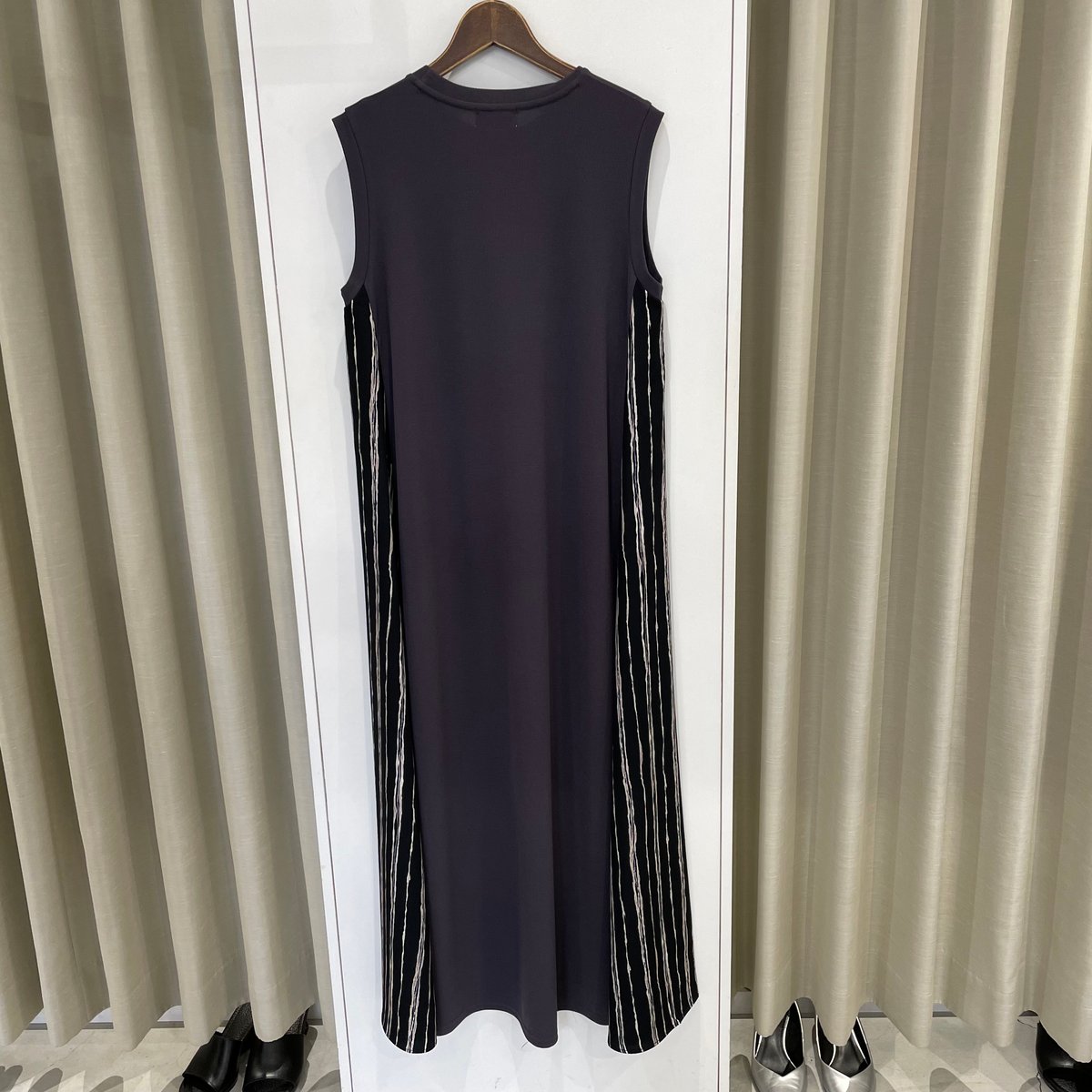 【rolarola】韓国人気新作★SUEDE SLEEVELESS ONEPIECE (S,M) rolarola(ロラロラ) ワンピース・オールインワン(レディース