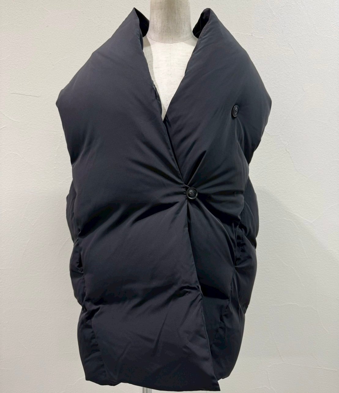 美品　TOKUKO1erVOL ダウンベスト　刺繍プリント　孔雀　9号　トクコ 美品 TOKUKO1erVOL ダウンベスト 刺繍プリント 孔雀 9号 トクコ