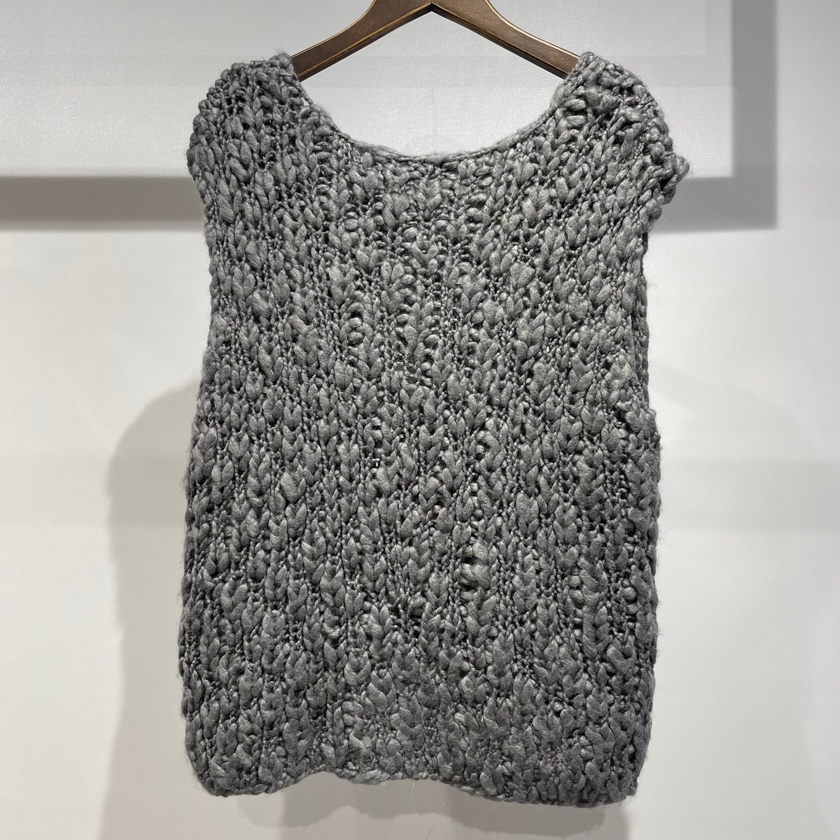 ♦︎極美品♦︎ MACHAITT アイボリー Vネック ニットベスト ♦︎極美品♦︎ MACHAITT アイボリー Vネック ニットベスト