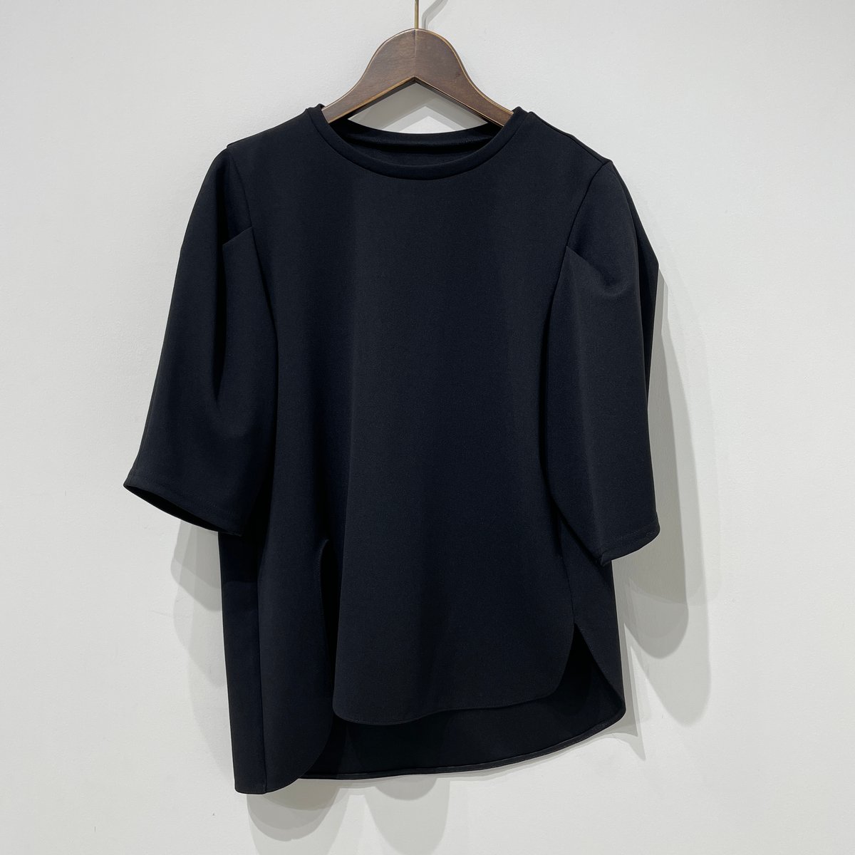 美品 メゾンキツネ ウォータープルーフ ボアライナー 総柄 2way 本発 10/28ライブ② 着映えするアシンメトリーカットソー