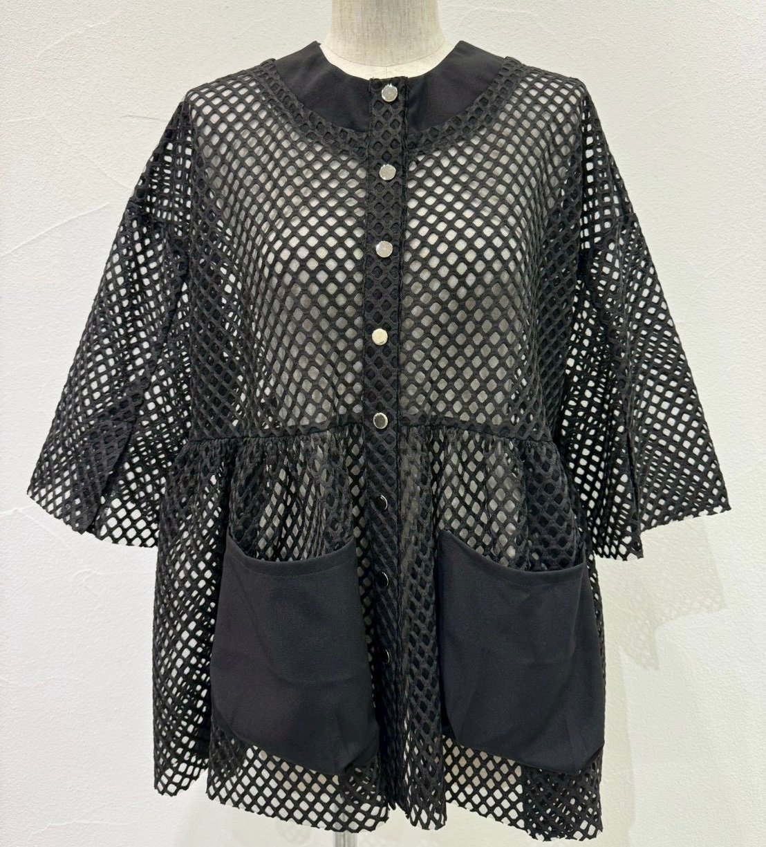 【新品・未使用】黒のメッシュブルゾン 3Dメッシュジップアップブルゾン[品番：NICW0005396]｜NICOLE