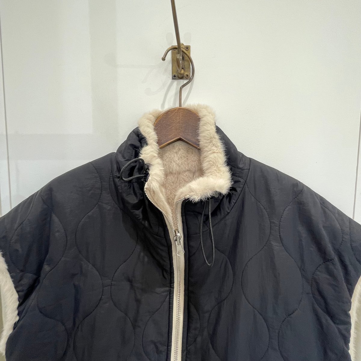 【美品】マークアンドロナ　マッシブ　リバーシブル　ボア　キルティング　ベスト 10/7ライブ② リバーシブルボアキルティングベスト (マッドコア