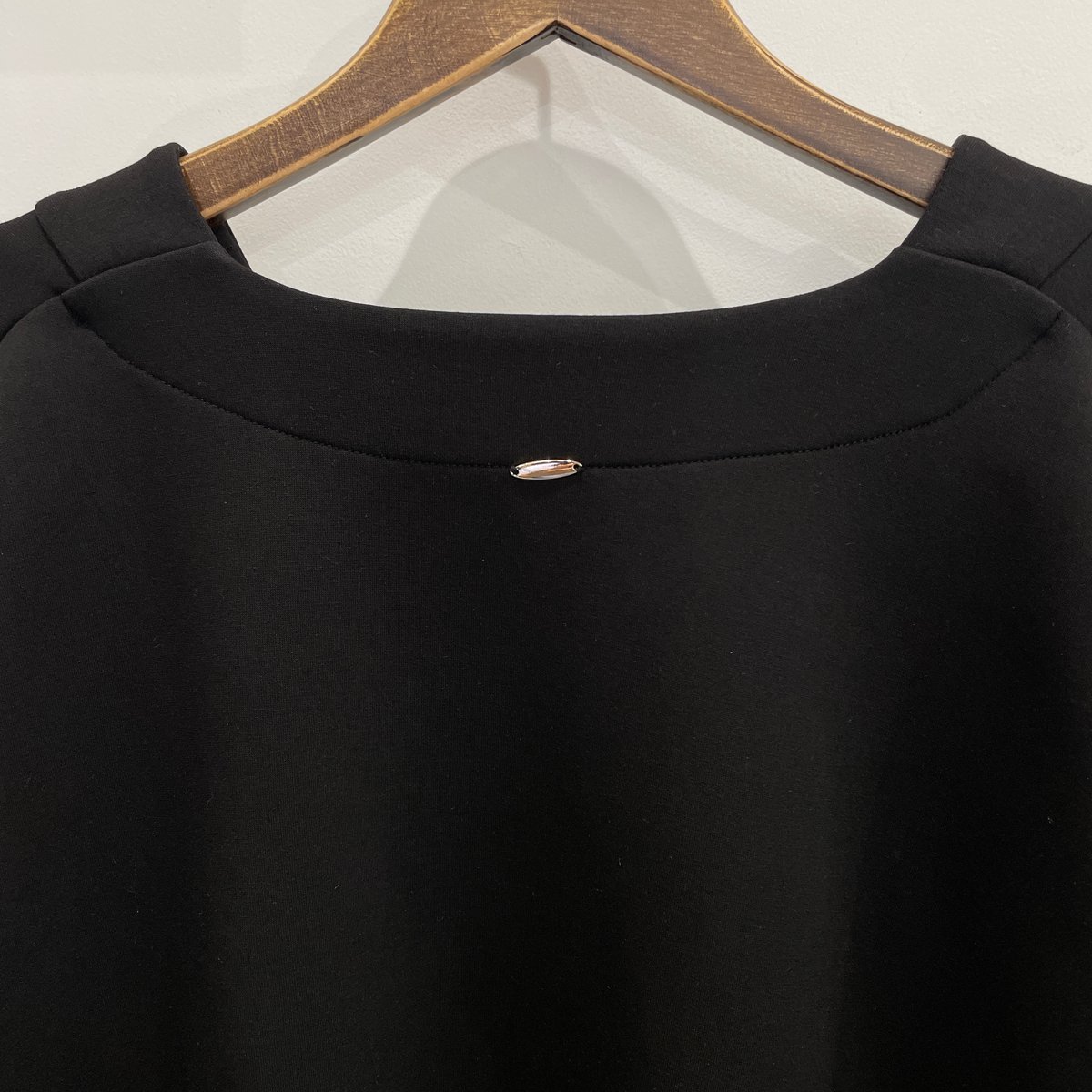 本発 コクーンフォルムVネックPO (エマテイラー EM252260007