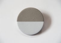 POINT　HALF brooch　Gray/ White