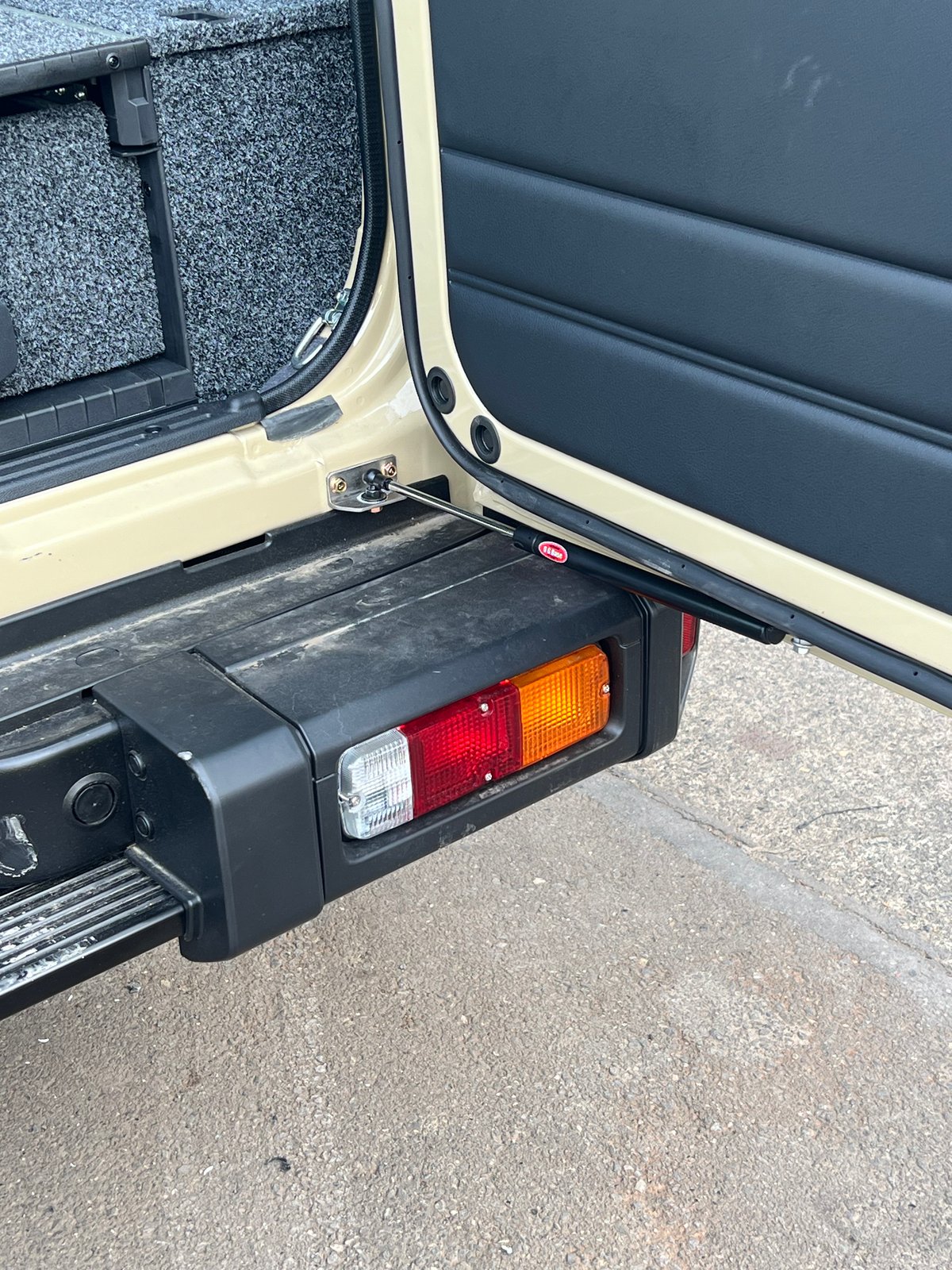 も*ち様 O.G.BASEボンネットダンパー　ランクル70用 も*ち様 O.G.BASEボンネットダンパー ランクル70用 も*ち様 O.G.