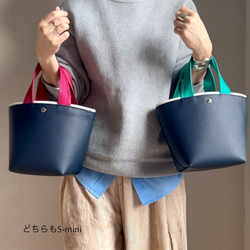 BERTHA 特別カラー【本体：ネイビー / ライン：オフホワイト