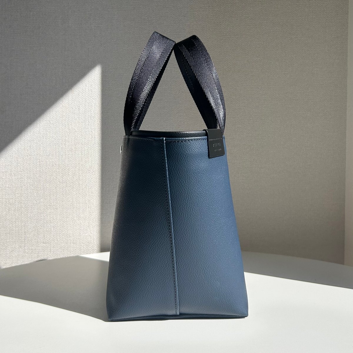 BERTHA 特別カラー 【本体：ネイビー / ハンドル＋ライン