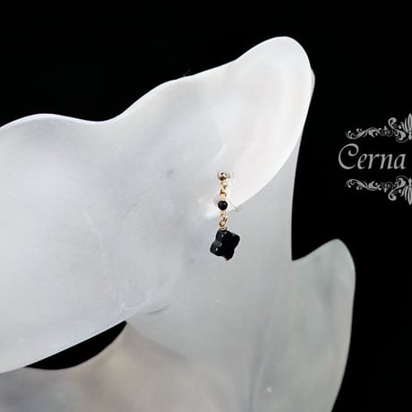 p567 オニキスフラワーノンホールピアス
