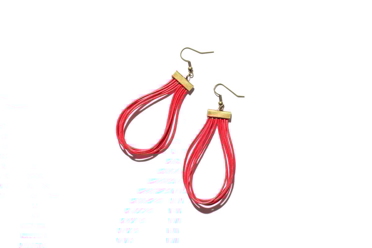 ヤージ ヤージ yaji ピアス 赤紐