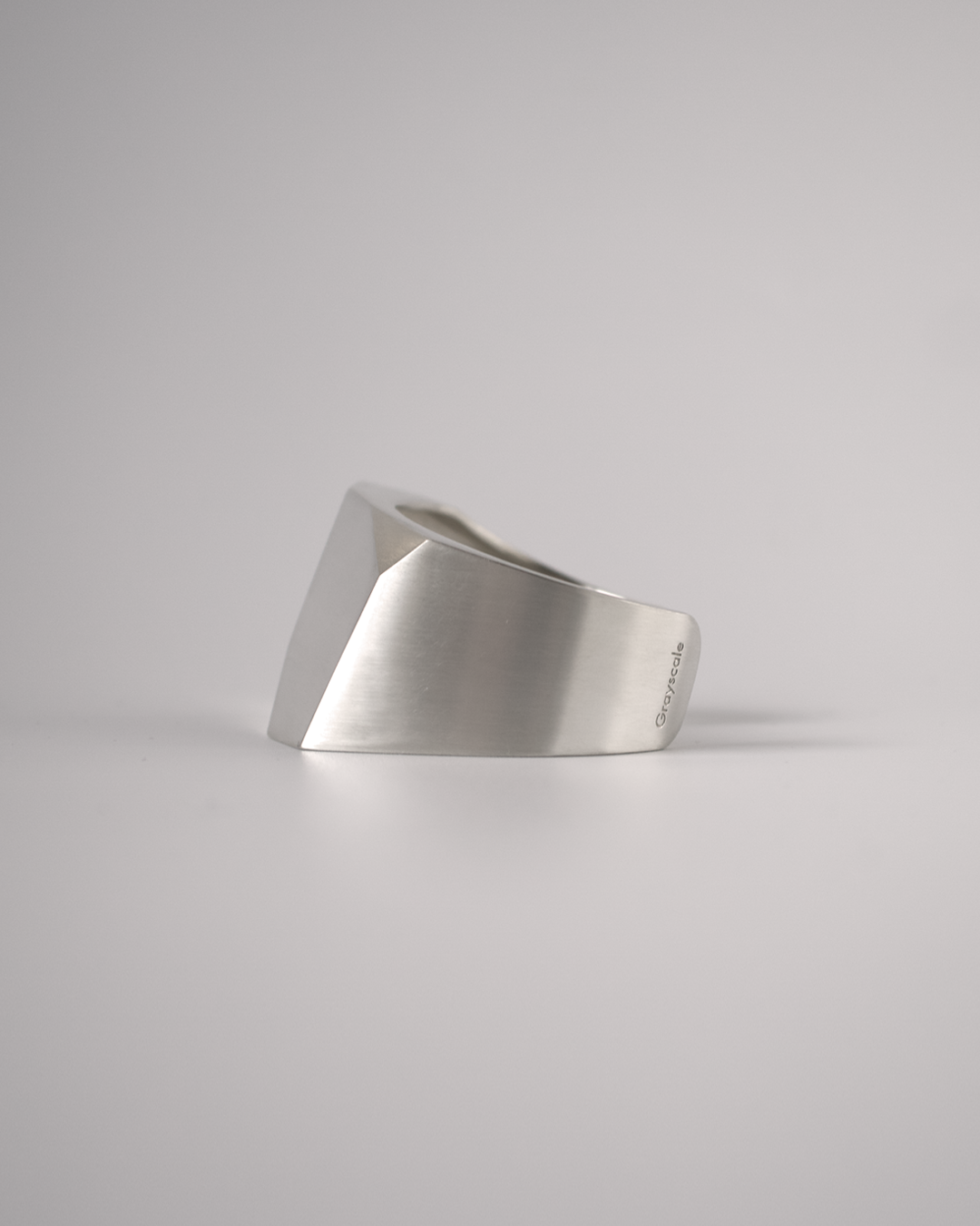 Edge Bangle - b0008 | Grayscale