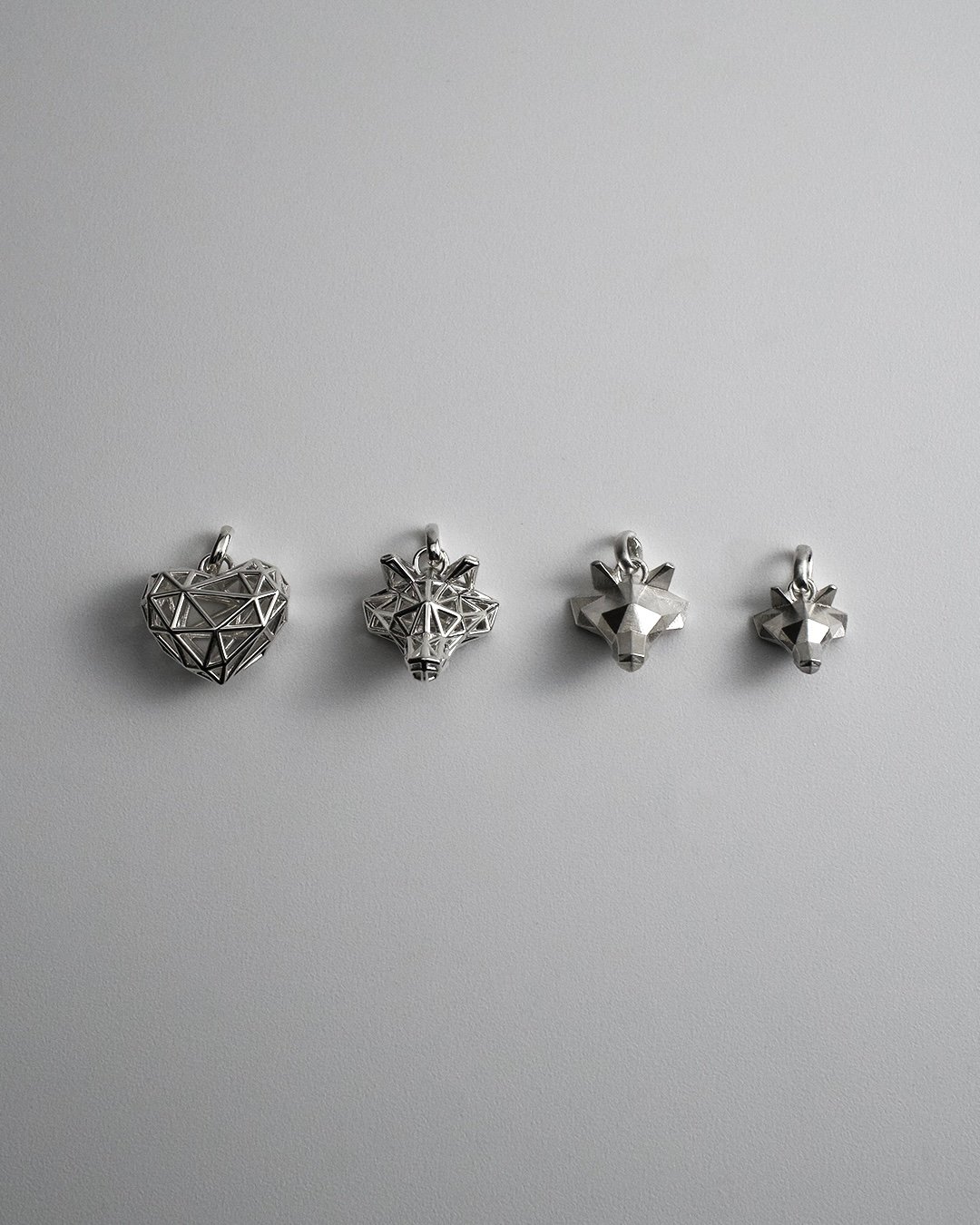 Wolf Pendant 【販売期間 5/31(日)まで】 | Grayscale