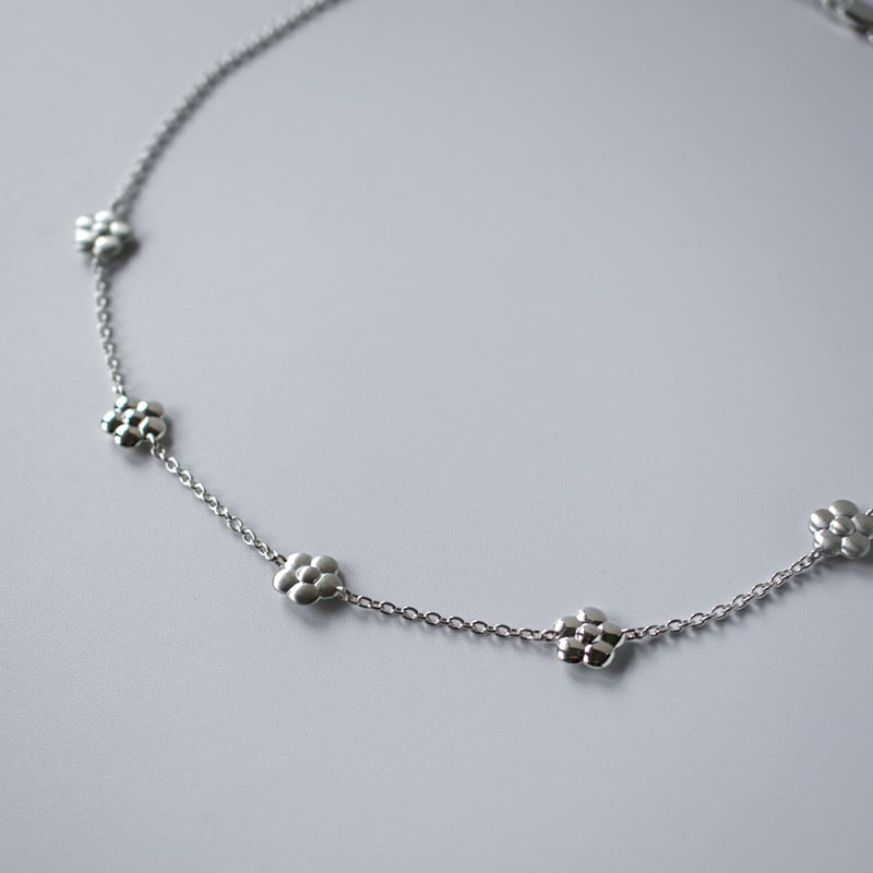 n0002 フラワーネックレス | Grayscale n0002 フラワーネックレス | Grayscale