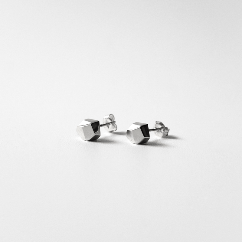 Grayscale ウルフイヤリング 片耳用 p0014 [ウルフピアス] 【次回販売】9月30日から | Grayscale