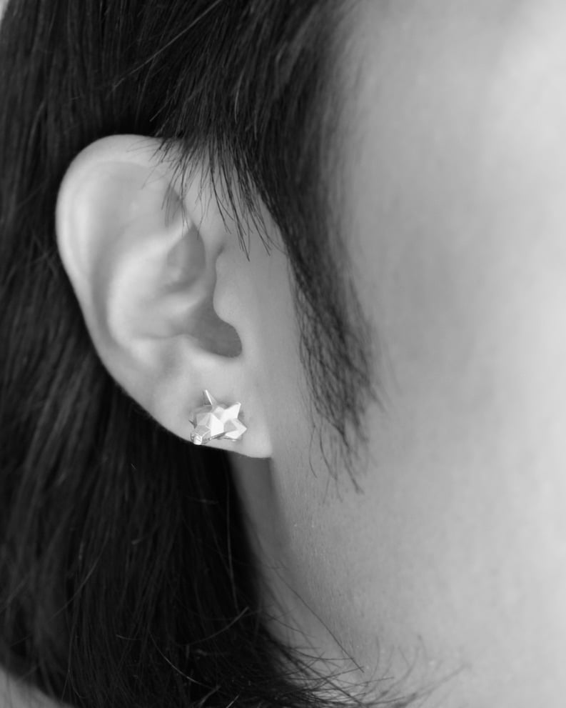 Grayscale ウルフイヤリング 片耳用 ステンレス オオカミ フープピアス メンズ ウルフ 狼 ピアス