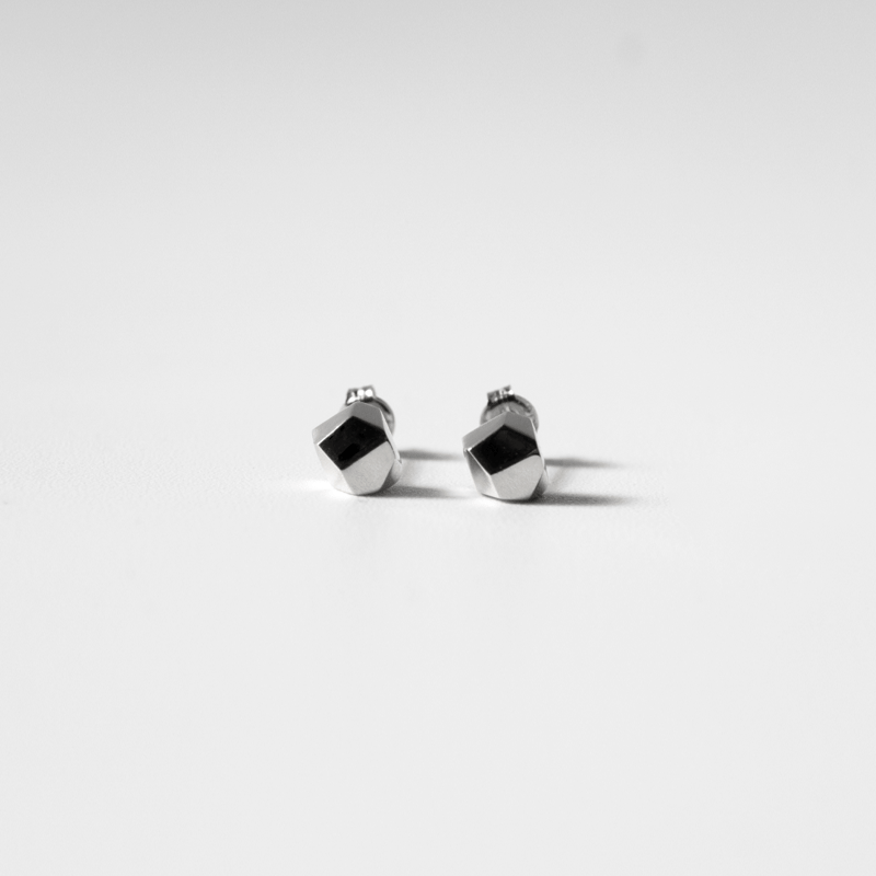Fragment earrings - p0005 | Grayscale