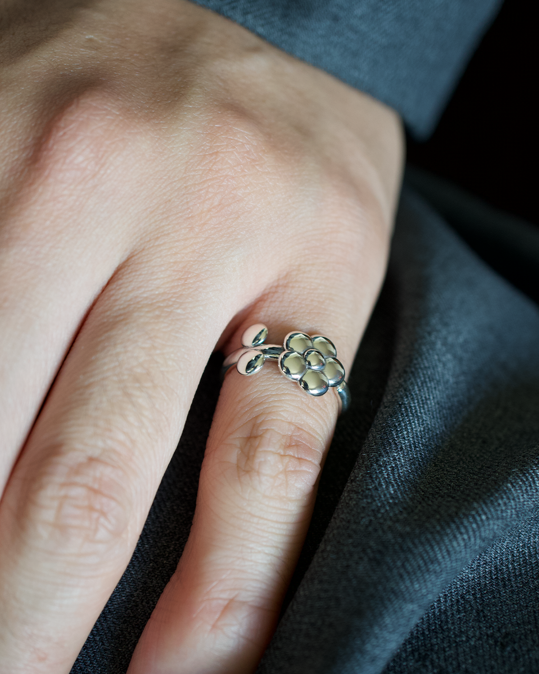 Bloom Ring - r0023 | Grayscale