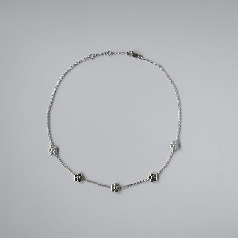 n0002 フラワーネックレス | Grayscale n0002 フラワーネックレス | Grayscale