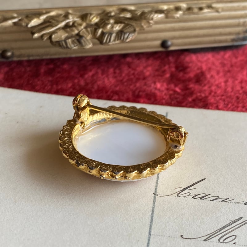 ヴィンテージ / V-032b] 中世カップルのカメオ風ブローチ | ランデブー